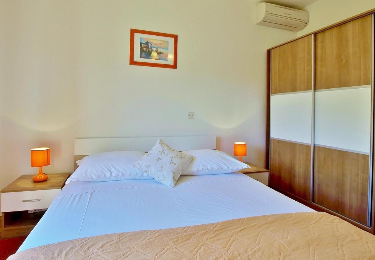 Apartments By The Sea Supetarska Draga - Donja, Rab - 4954 Chambre photo